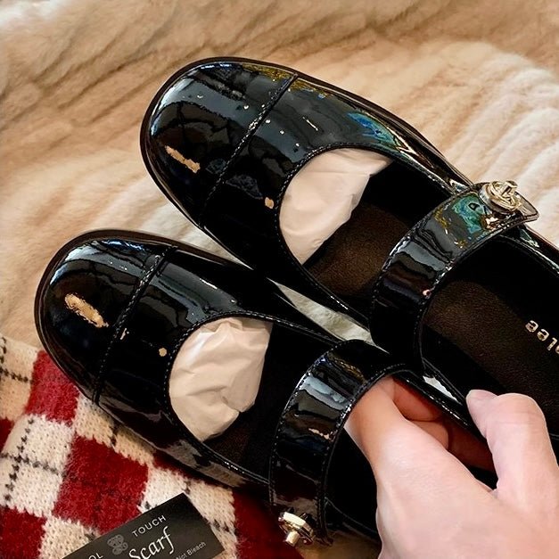 Everyday black Mary Jane flats for women with a wide toe box & specialized arch support.