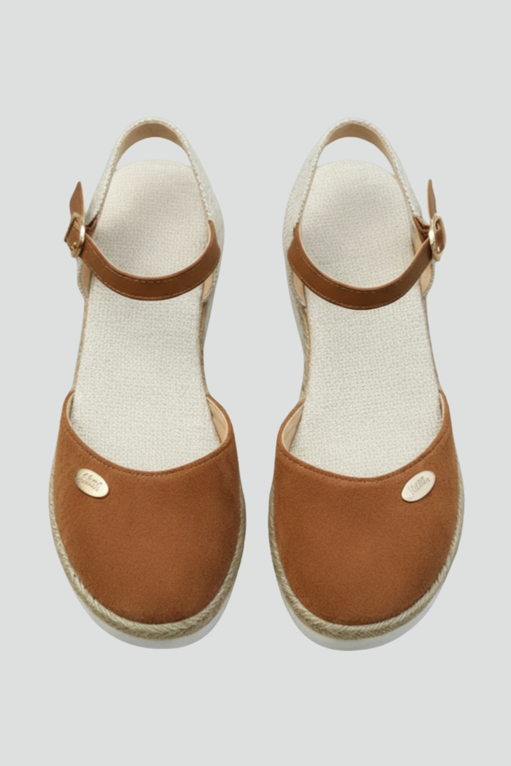 Women's closed-toe espadrille sandals with heel strap, jute platform. Comfortable summer casual shoes.