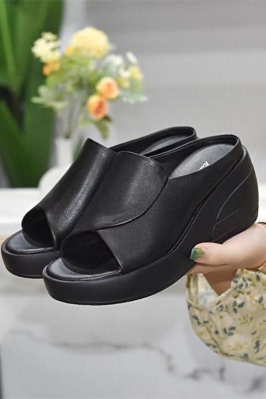 Women's comfortable summer sandals with cloud cushion technology, designed for all-day wear and support.