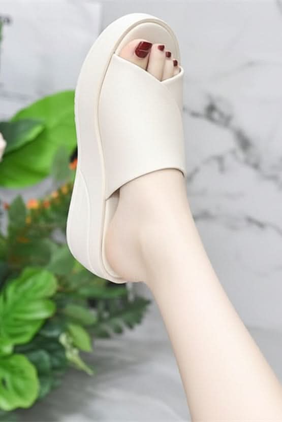 Cushioned women's summer sandals providing ultimate comfort, great casual slip-ons for any activity.