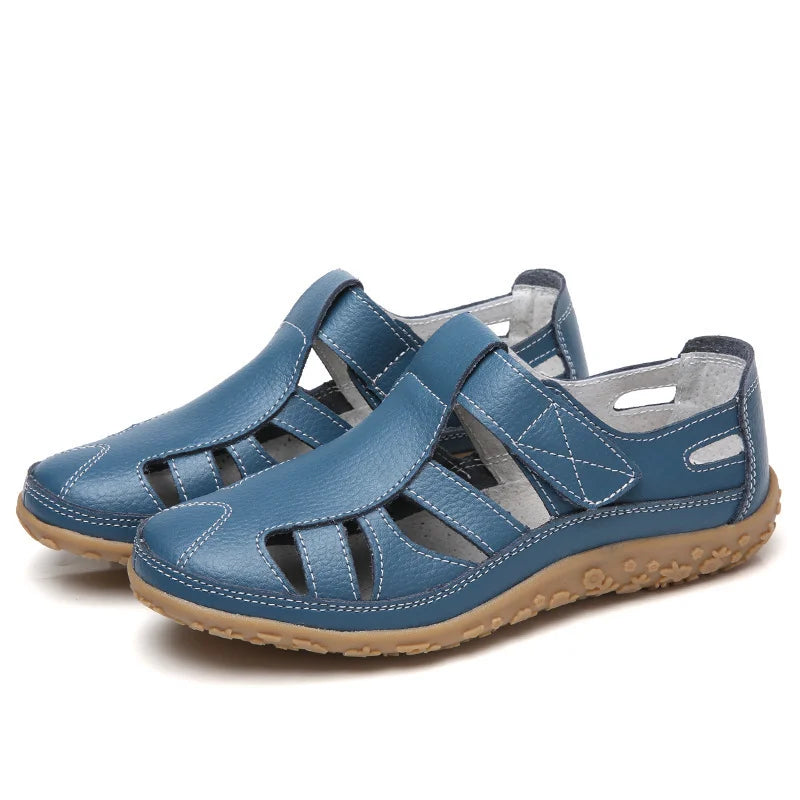 Supportive women's flat sandals, ideal for walking and all-day comfort. Great everyday footwear.
