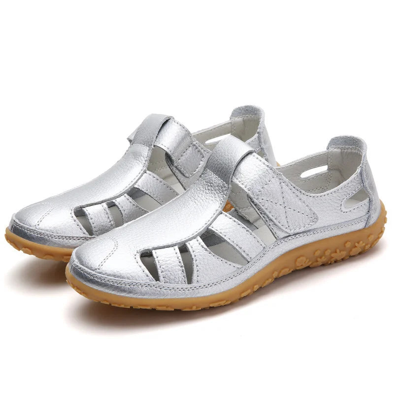 Casual women's walking sandals, perfect for summer comfort and everyday stability. Open-toe style.