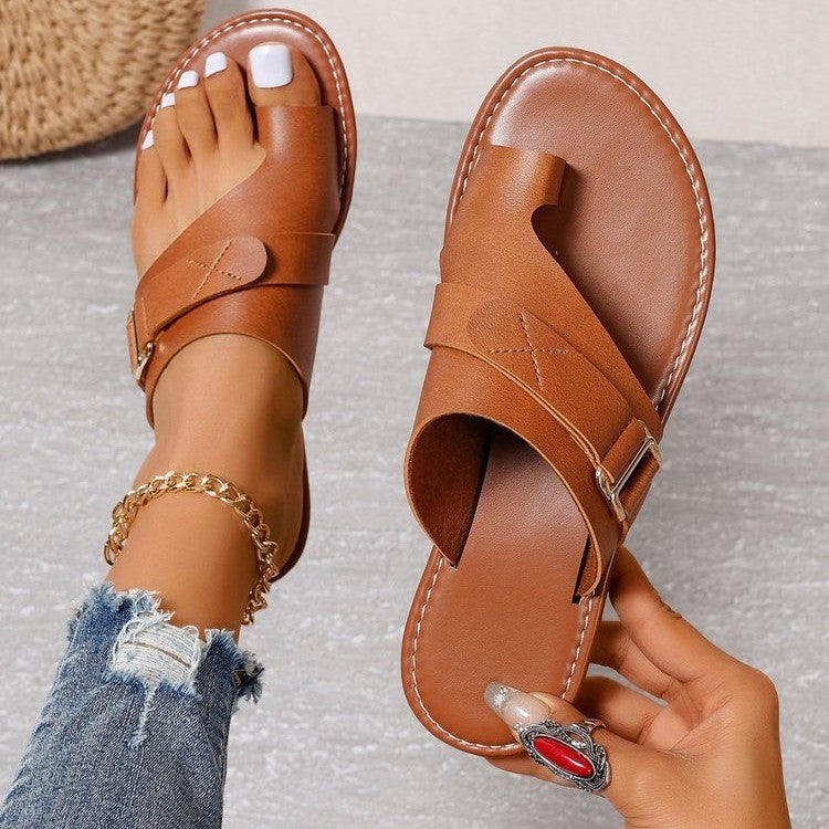 Stylish women's open-toe casual sandals with adjustable buckles, great for warm weather.