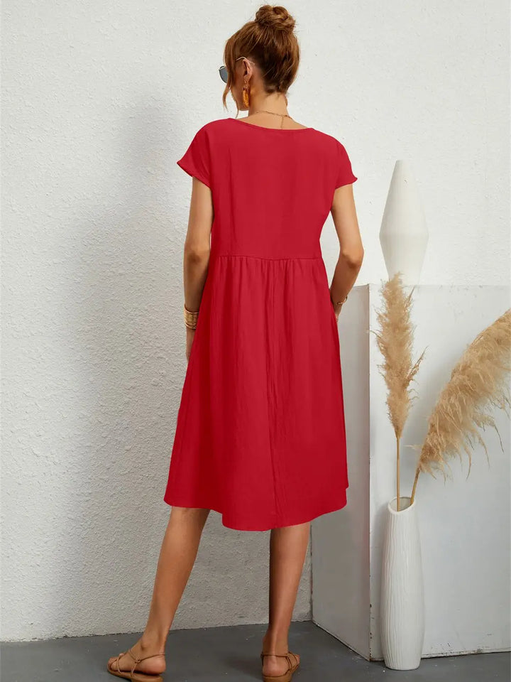 Chic relaxed fit women's midi dress with pockets, ideal for comfortable casual style.