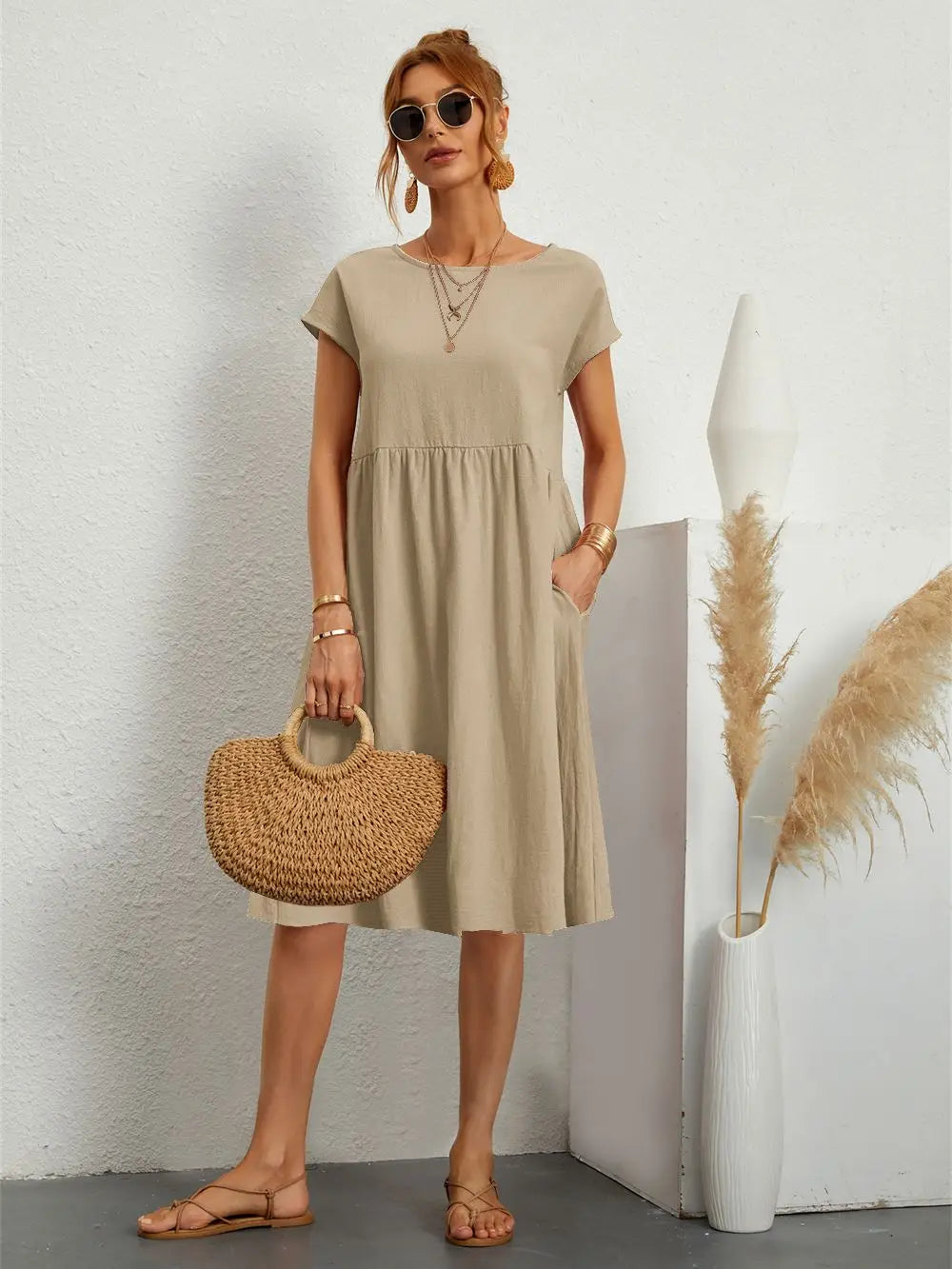 Chic and practical women's midi dress with pockets, ideal for comfortable casual versatile fashion.