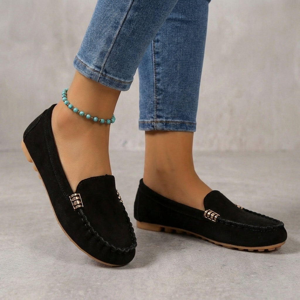 Easy slip-on women's loafers, perfect for driving, offering orthopedic comfort and elegant metallic detail.