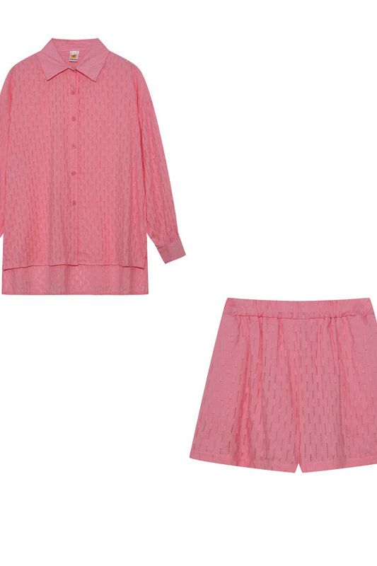 Women's casual summer outfit: loose-fit shirt & shorts. Ideal for beach, home, or errands.