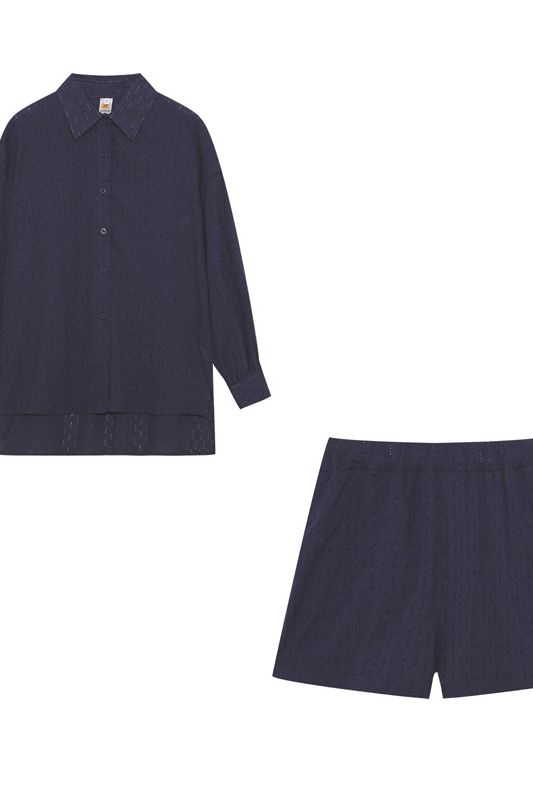 Effortless women's two-piece set: comfortable shirt and shorts for summer leisure.