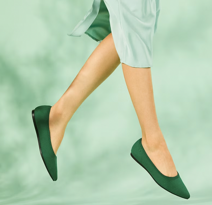 Breathable women's flats, comfortable slip-on ballerinas for versatile spring & summer fashion.