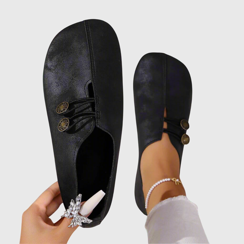 Fashionable women's flats, easy slip-on style for ultimate comfort and a natural barefoot walking experience.
