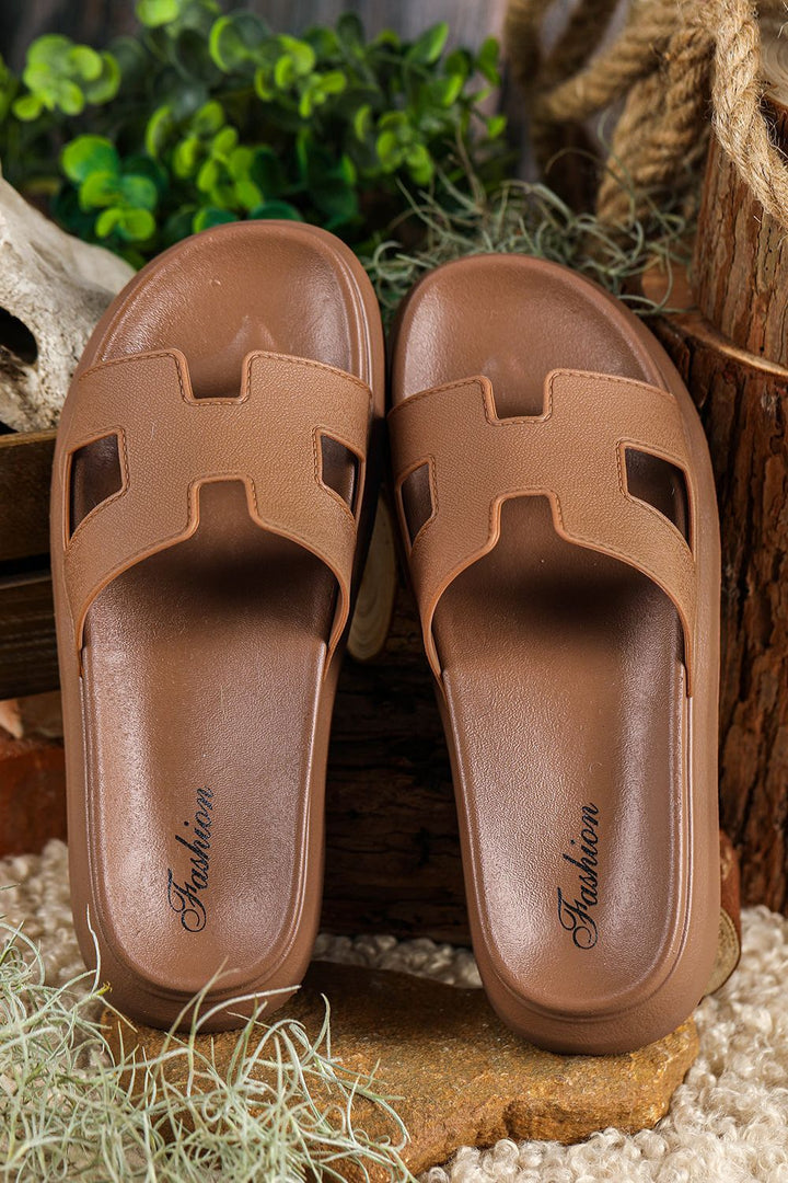 Casual strappy women's sandals, easy to wear and perfect for holidays.