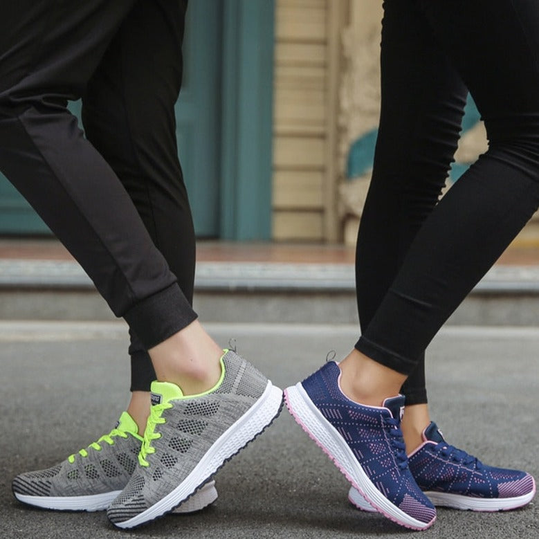 Versatile women's walking sneakers, combining breathability, arch support, and a non-slip sole.