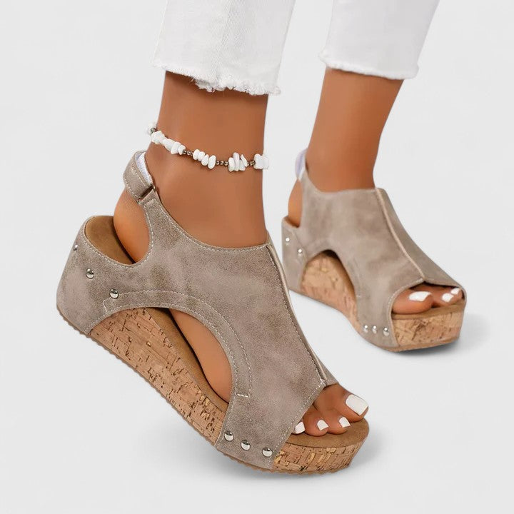 Supportive women's wedge sandals with advanced arch support. Comfortable walking shoes for summer, ideal for daily wear.