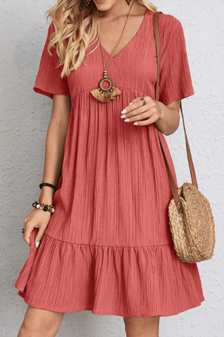 Effortless women's casual midi dress, ideal for everyday comfort and versatile styling.