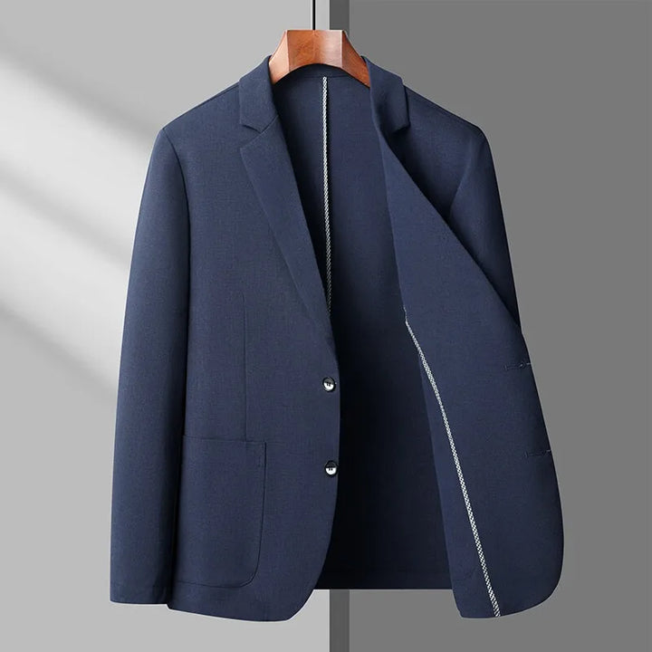 Professional women's cream jacket, tailored fit, ideal for office or business casual. A modern classic