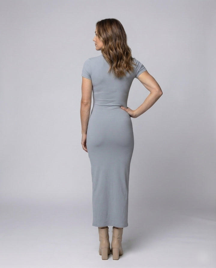 Summer women's crew neck bodycon maxi dress, short sleeve & fitted, ideal for elegant warm-weather fashion.