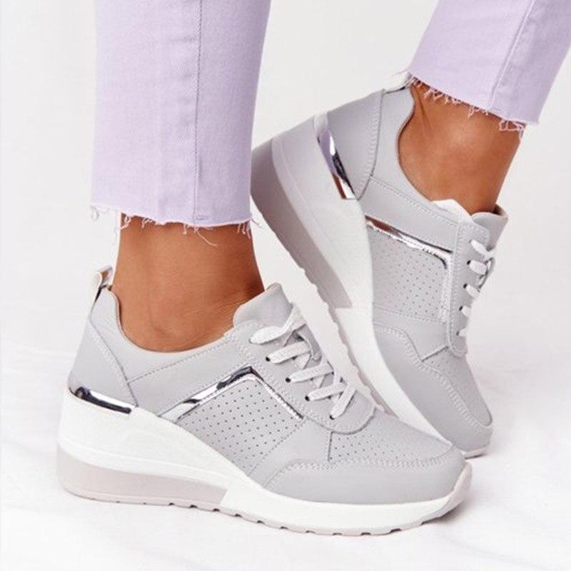 Stylish women's sneakers with cushioned sole for everyday wear.