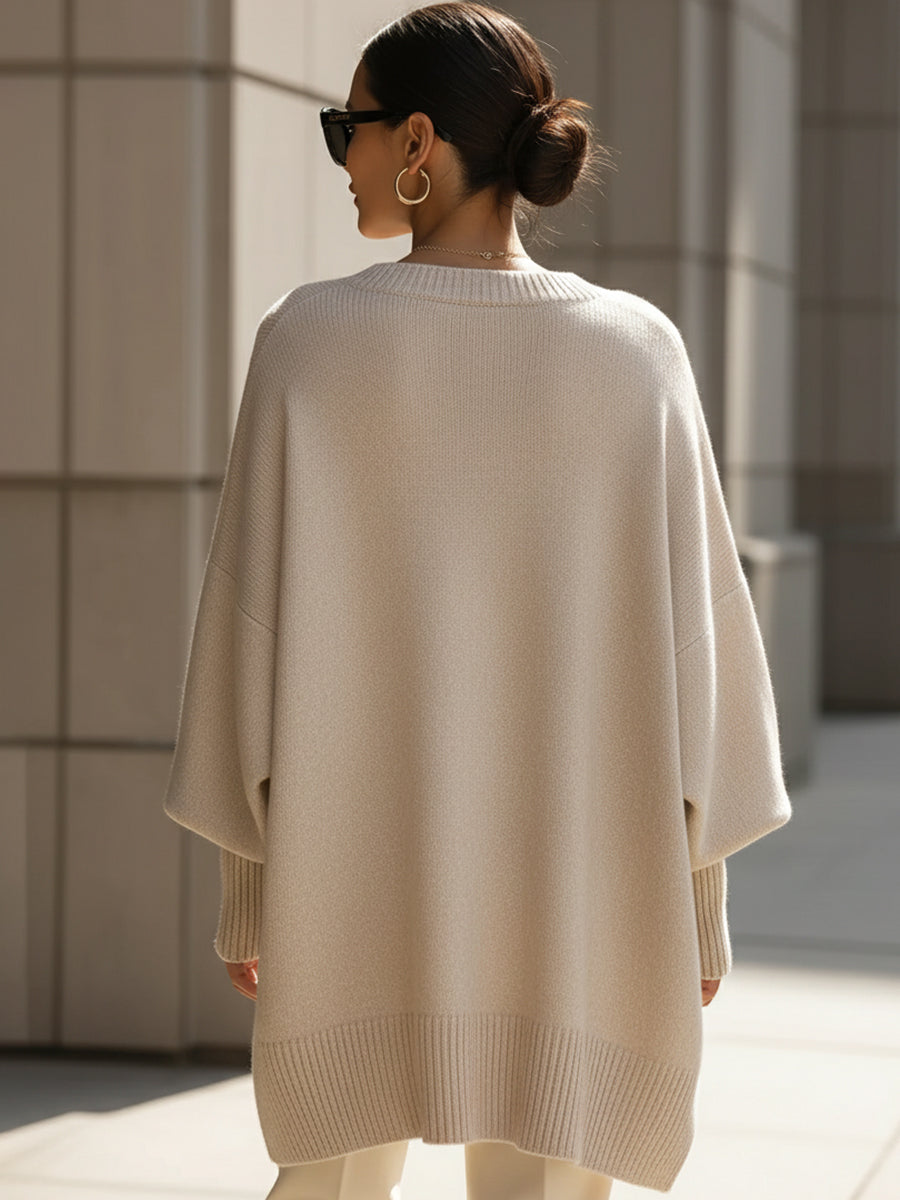 Women's oversized knit sweater, chic & cozy, ideal for stylish layering and everyday comfort.