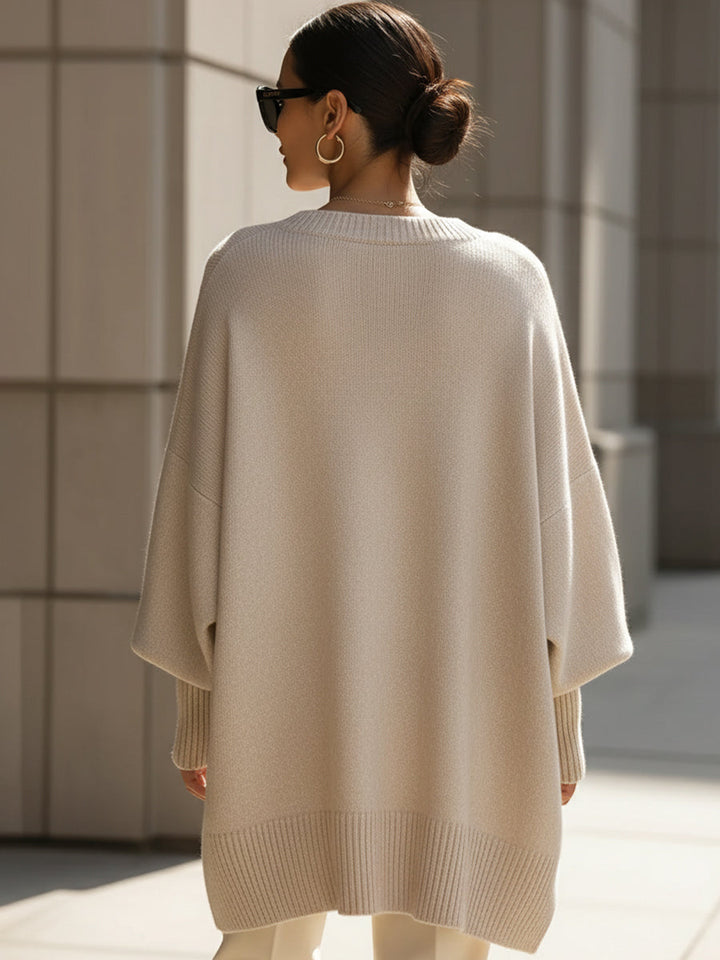 Women's oversized knit sweater, chic & cozy, ideal for stylish layering and everyday comfort.