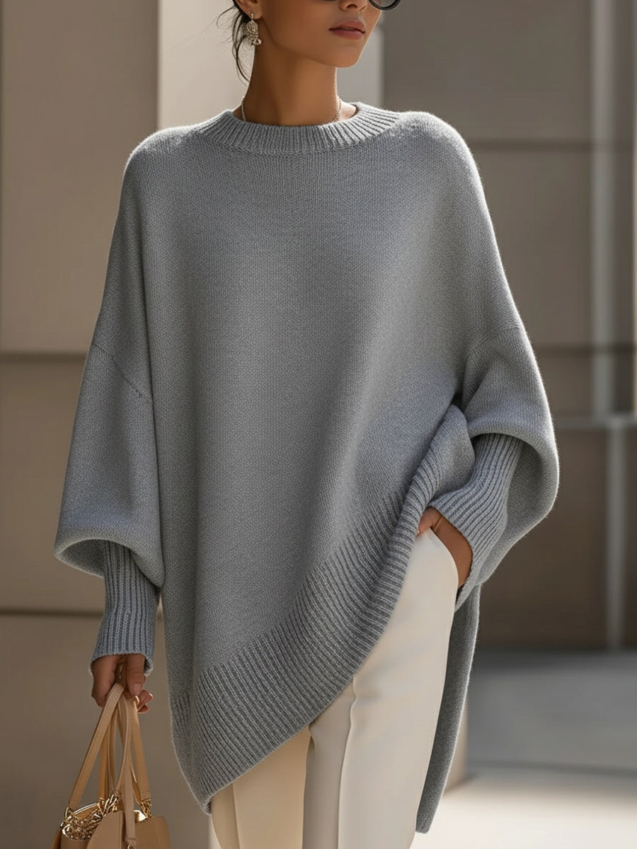 Chic oversized women's sweater, cozy & warm, relaxed fit for stylish cool-weather layering.