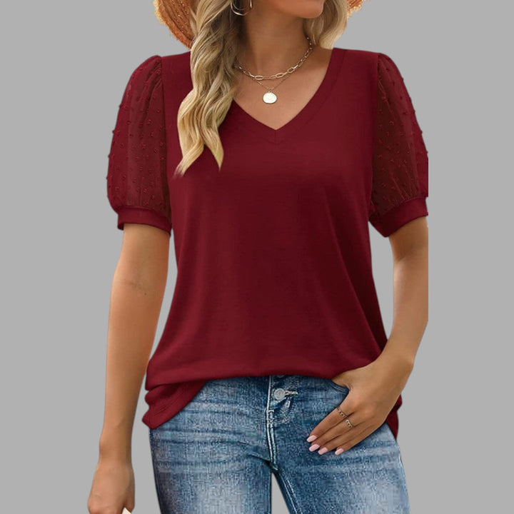 Versatile women's blouse, perfect for casual fashion. Comfortable and stylish long sleeve top for various occasions.
