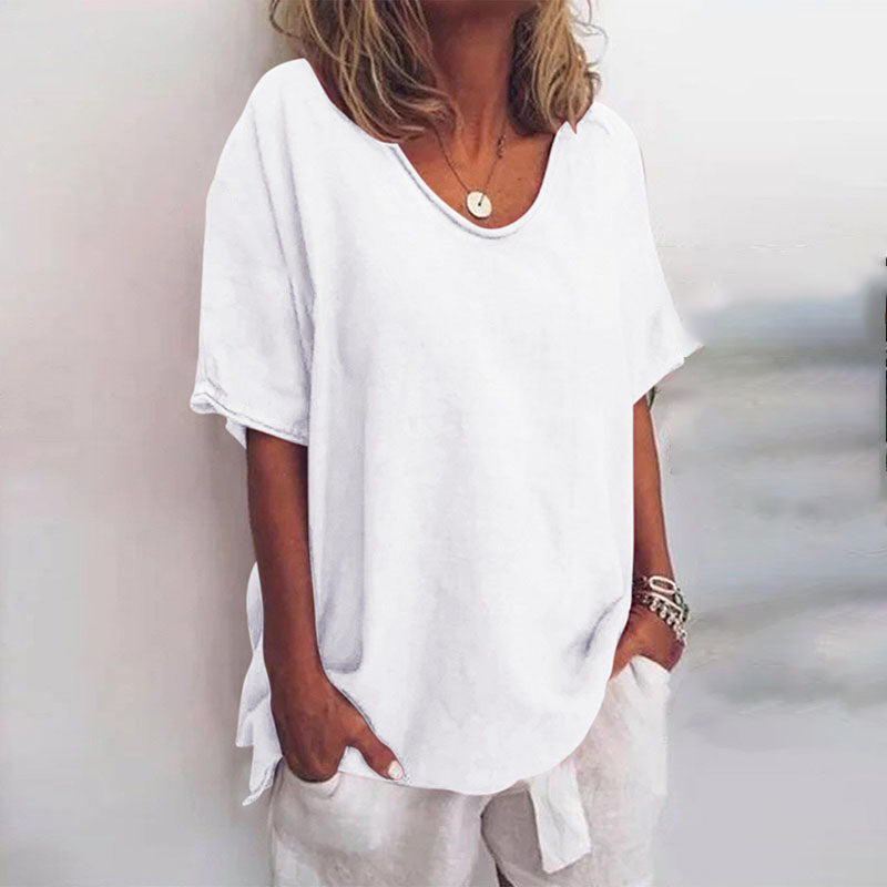 Elegant women's blouse with a relaxed, flowy fit. A modern fashion essential for versatile looks.