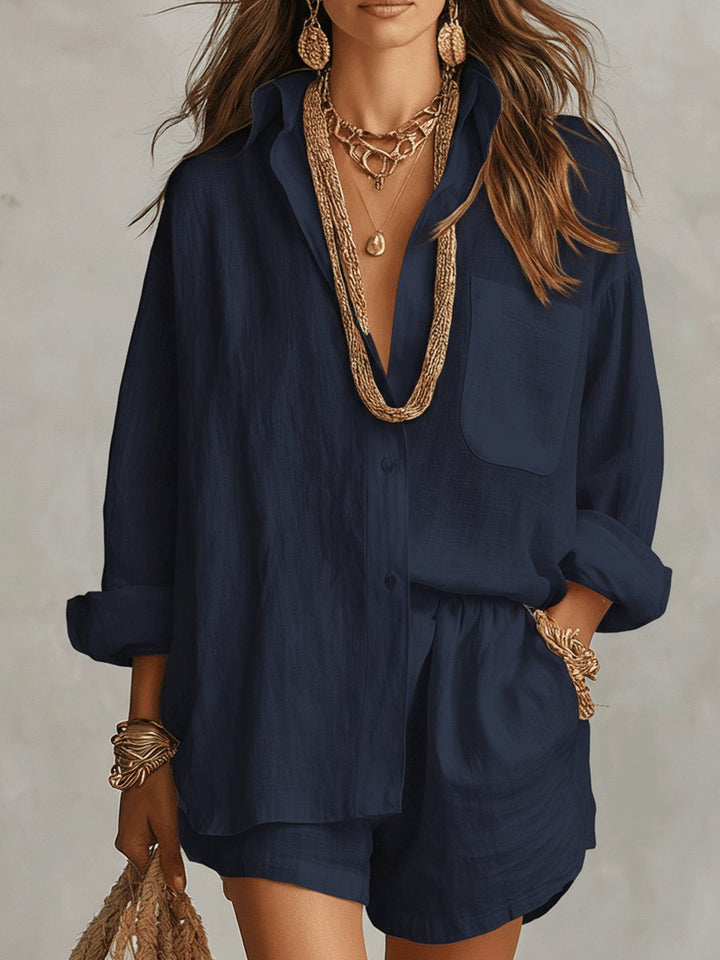 Casual women's two-piece short set, linen-look fabric, ideal for loungewear or relaxed summer days.