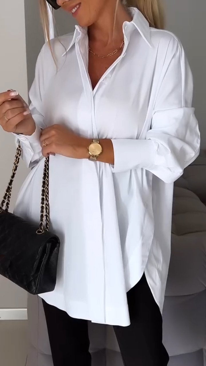 Comfortable women's oversized blouse, relaxed fit collared shirt, ideal for everyday elegance.