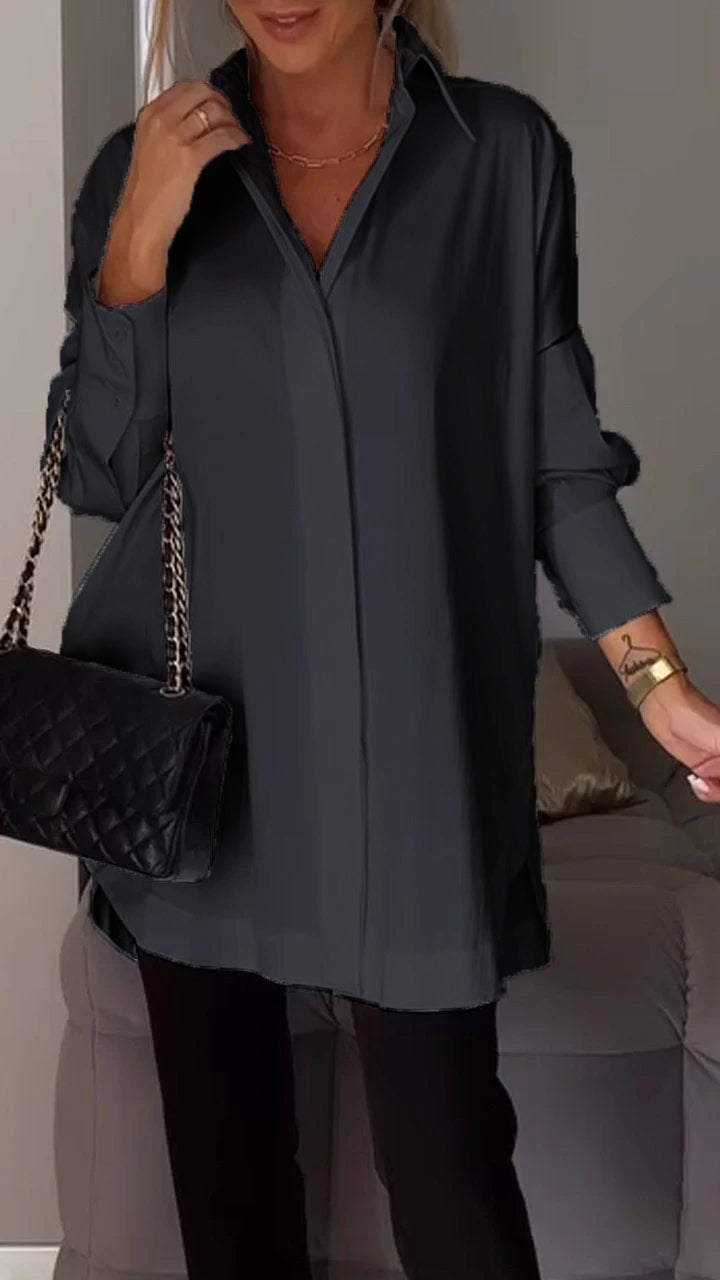 Effortless women's oversized blouse with a refined collar, a comfortable and stylish long sleeve top.