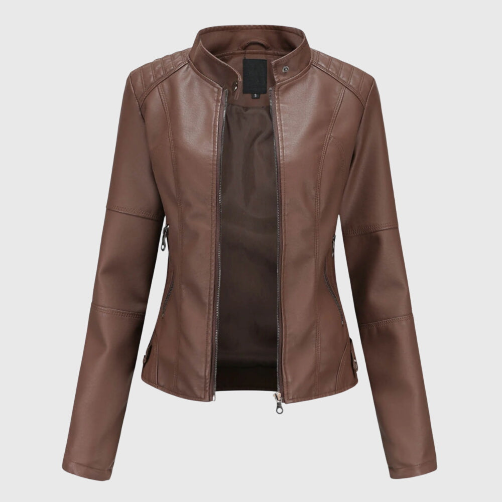 Chic women's oversized shacket for versatile layering. Collared button-front jacket, ideal spring or fall outerwear.