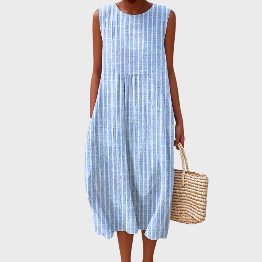 Women's tiered plaid sleeveless midi dress. Round neck, comfortable and lightweight, ideal for summer vacation.