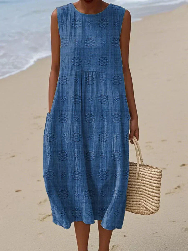 Comfortable women's sleeveless midi dress for warm weather, featuring a relaxed fit & handy pockets for summer.
