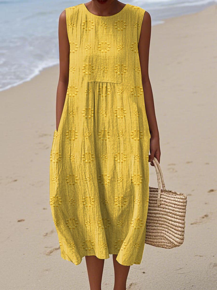 Flowy women's midi dress, relaxed fit, sleeveless, versatile for everyday summer wear, with practical pockets.