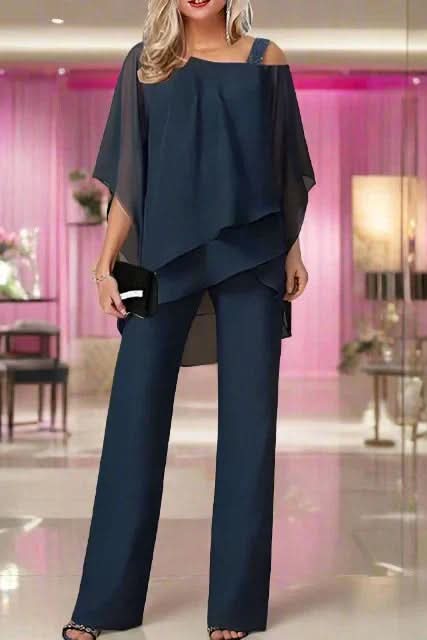 Elegant women's two-piece lounge set, blending ultimate comfort with effortless fashion for any occasion.