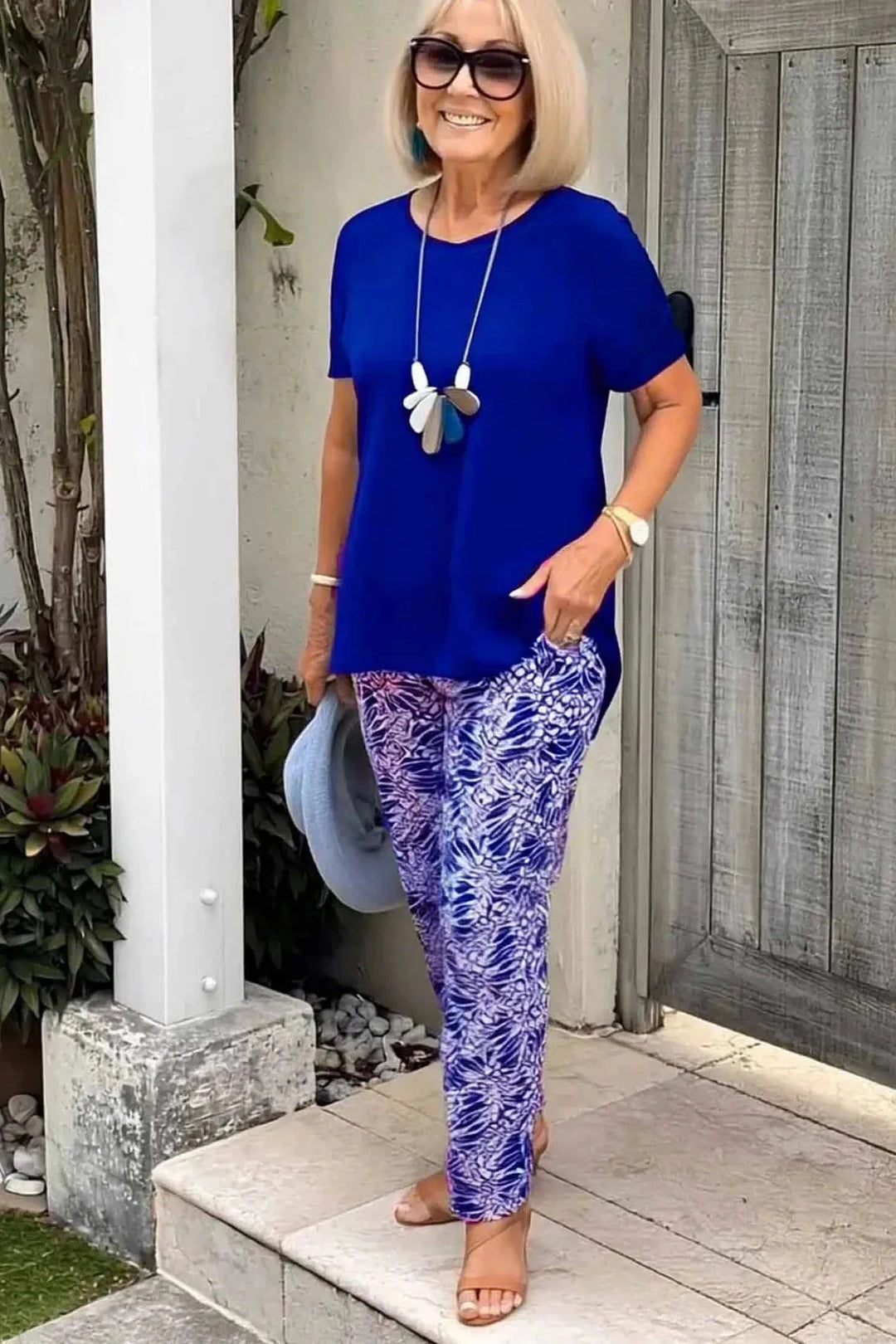 Chic women's patterned long sleeve blouse, a comfortable top suitable for office or casual occasions.