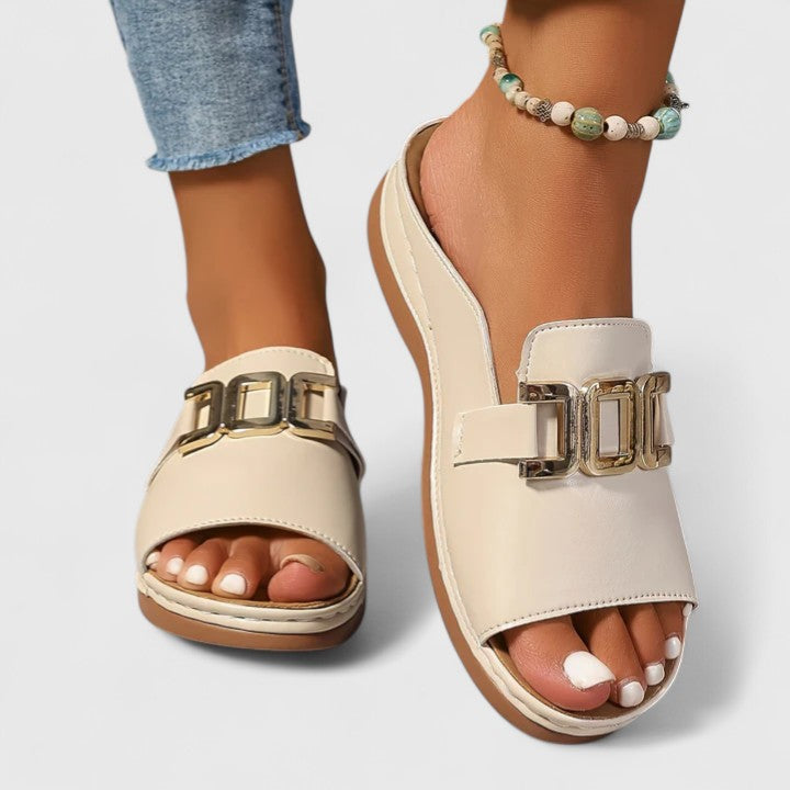 Stylish women's comfort sandals, arch support, ideal for elegant daily wear.