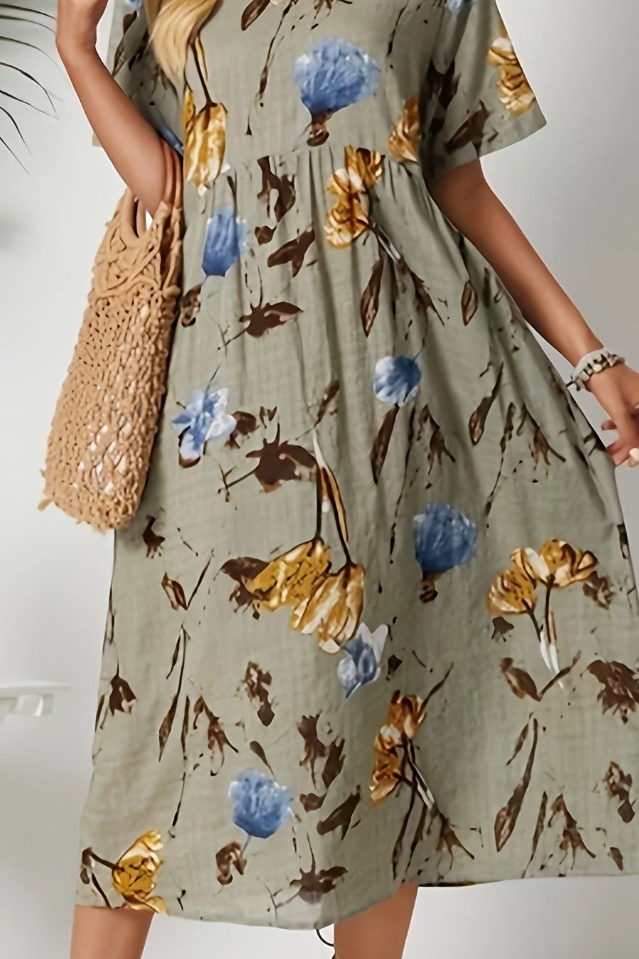 Comfortable women's floral print midi dress. Elegant and versatile dark khaki casual dress for spring/summer.