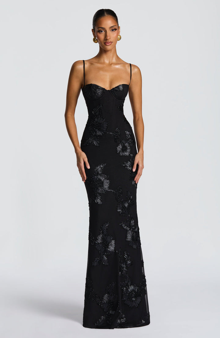 Chic prom dress: long maxi mermaid silhouette, detailed floral appliqué, and a stylish corset.