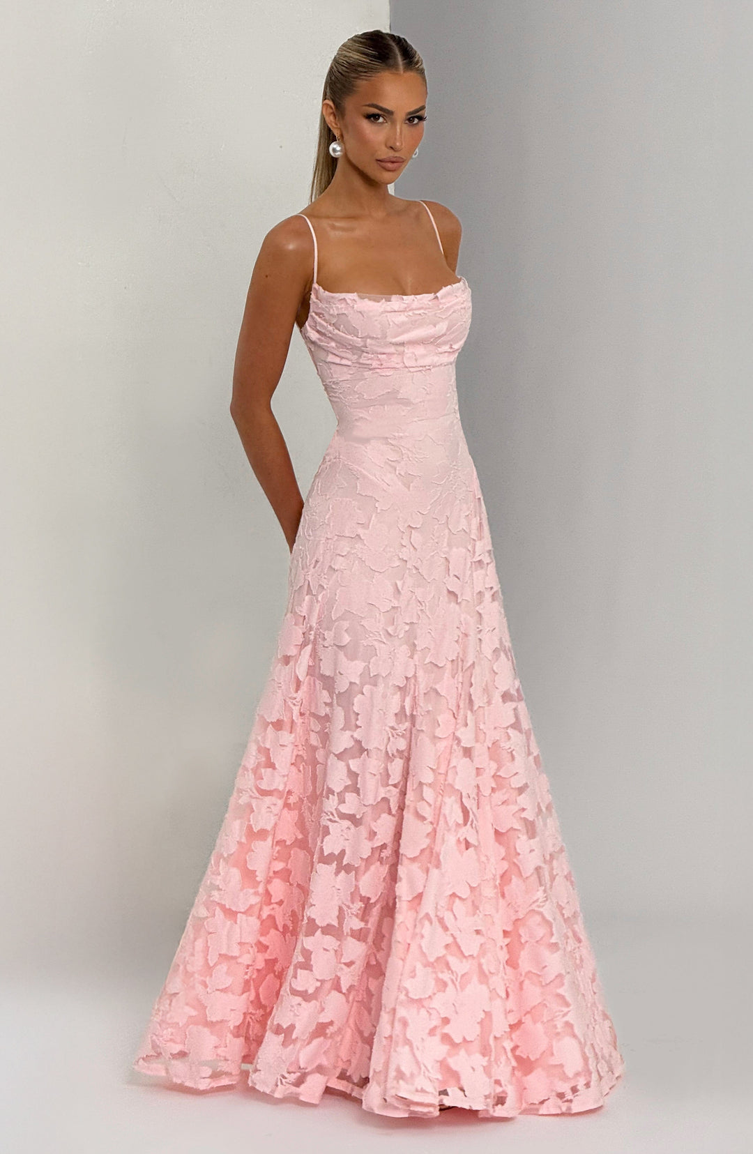 Chic women's party dress: long floral maxi, sleeveless, waterfall neckline, and eye-catching lace-up back.