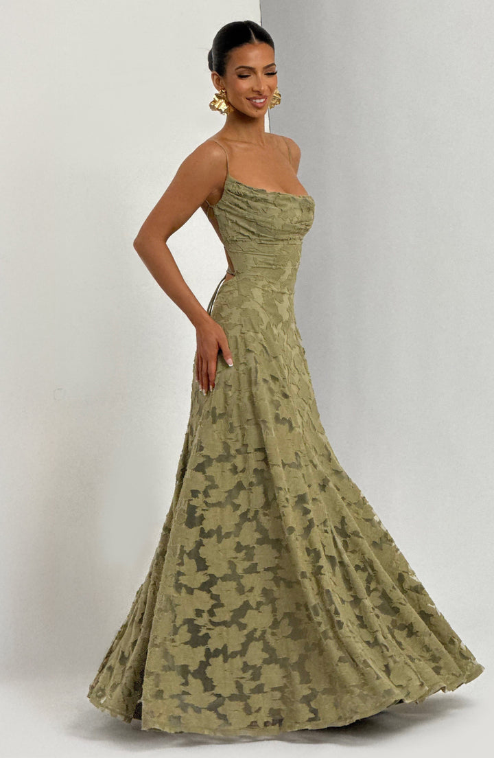Elegant women's floral maxi dress, ideal for parties and vacations, with a sophisticated waterfall neckline.