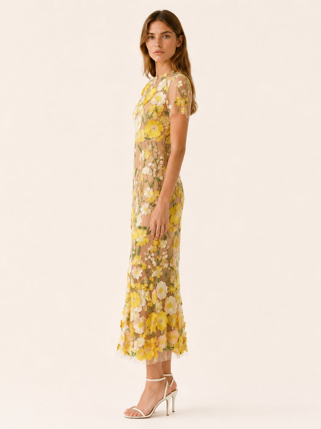 Stylish women's floral midi dress, round neck, short sleeves. Ideal for parties, brunch, or bridal showers.