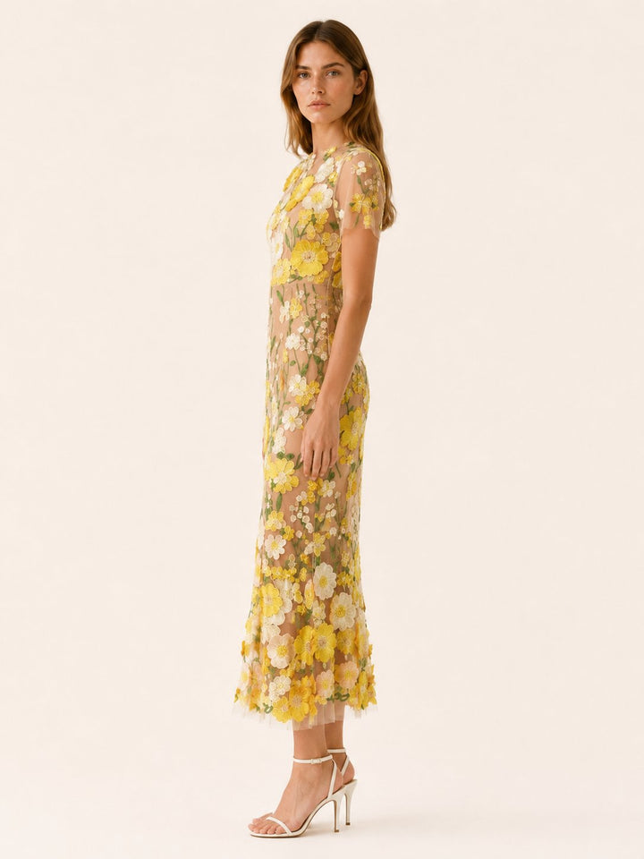 Stylish women's floral midi dress, round neck, short sleeves. Ideal for parties, brunch, or bridal showers.
