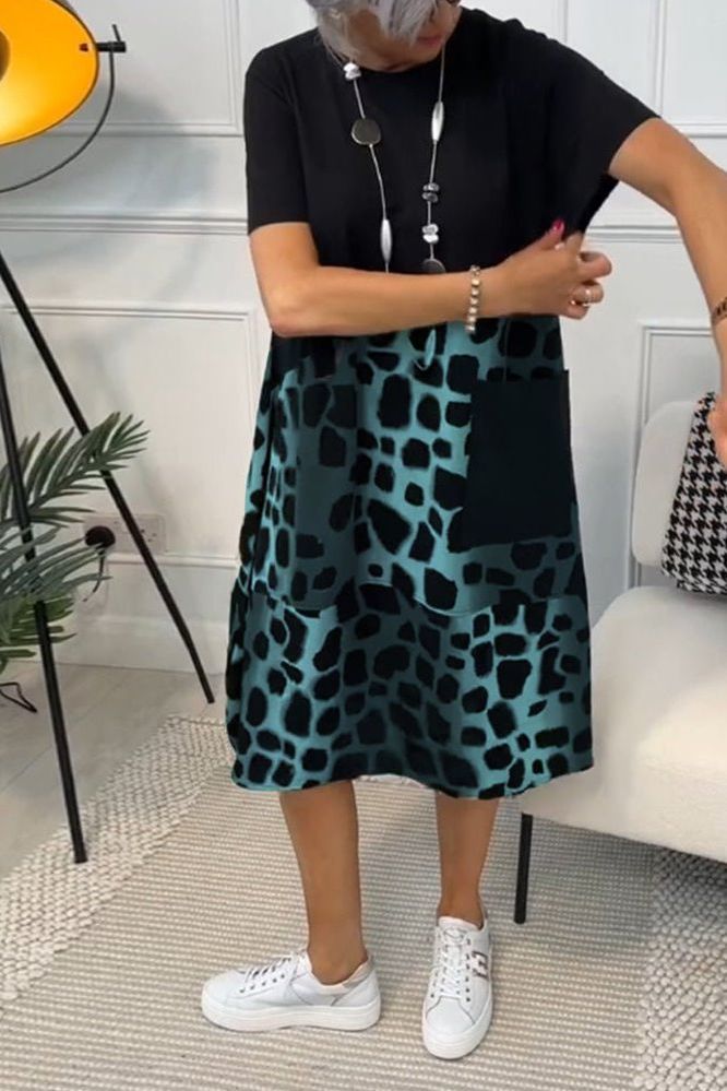 Elegant women's floral print midi dress, waist-defined for a flattering silhouette.