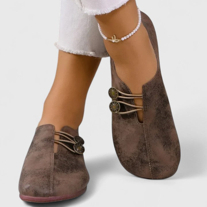 Chic women's foldable loafers for daily wear. Easy slip-on travel shoes with elastic closure & comfortable design.