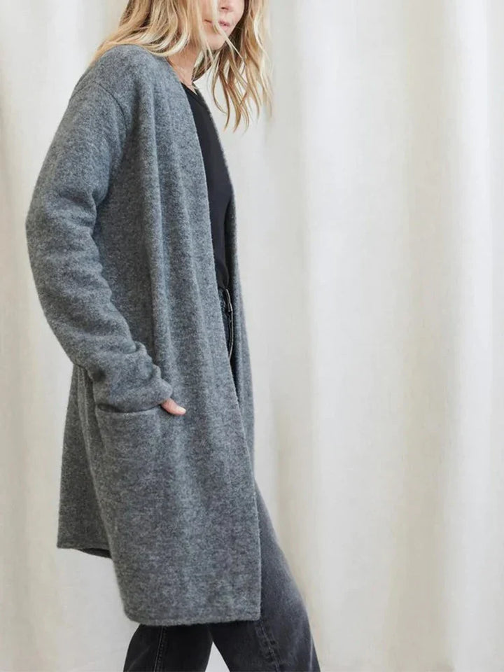 Casual yet elegant women's knit cardigan, designed for comfort and style in fall fashion