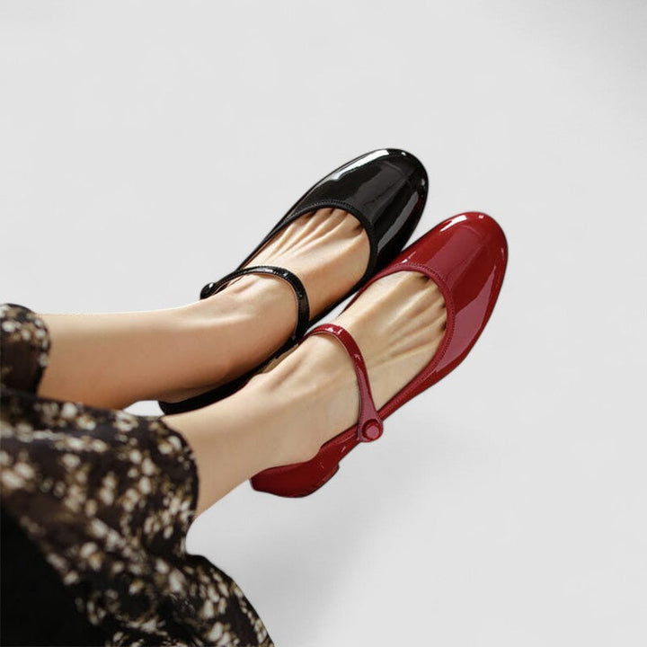 Fashionable women's patent Mary Jane shoes. Elegant design with a comfortable block heel & classic round toe for any outfit.