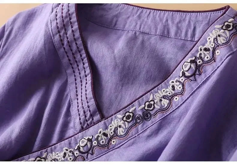 Women's V-neck patterned blouse, relaxed fit. Elegant & comfortable for casual and stylish looks.