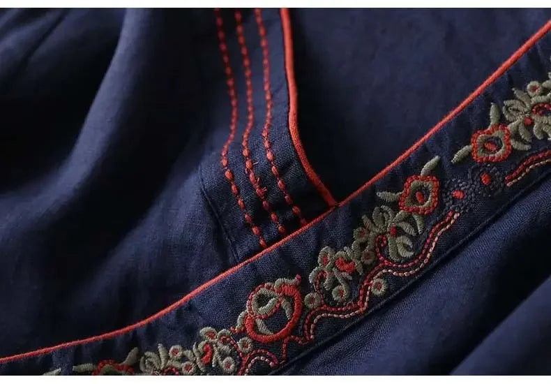 Elegant women's patterned blouse, V-neck, relaxed fit. Comfortable for versatile styling.