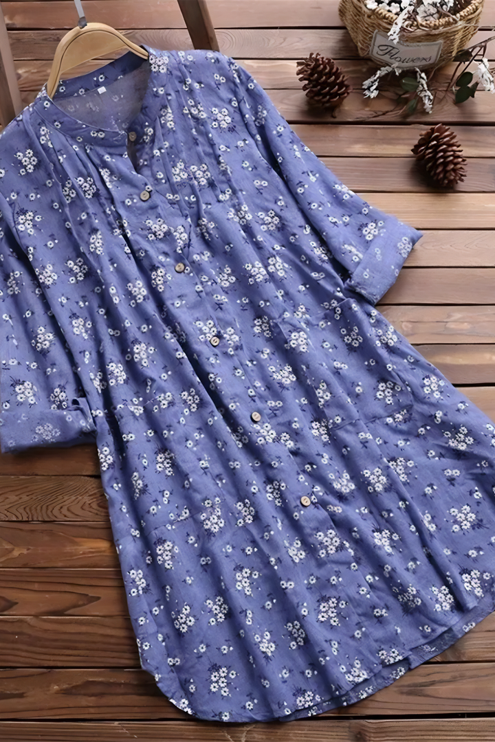 Relaxed fit women's printed blouse, an effortless everyday style. Long sleeve fashion top for comfort.