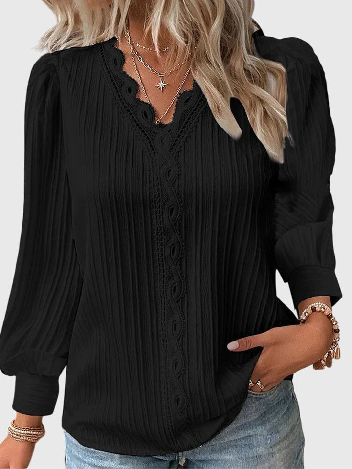 Casual chic women's pullover blouse, comfortable long sleeve top for everyday versatile style.